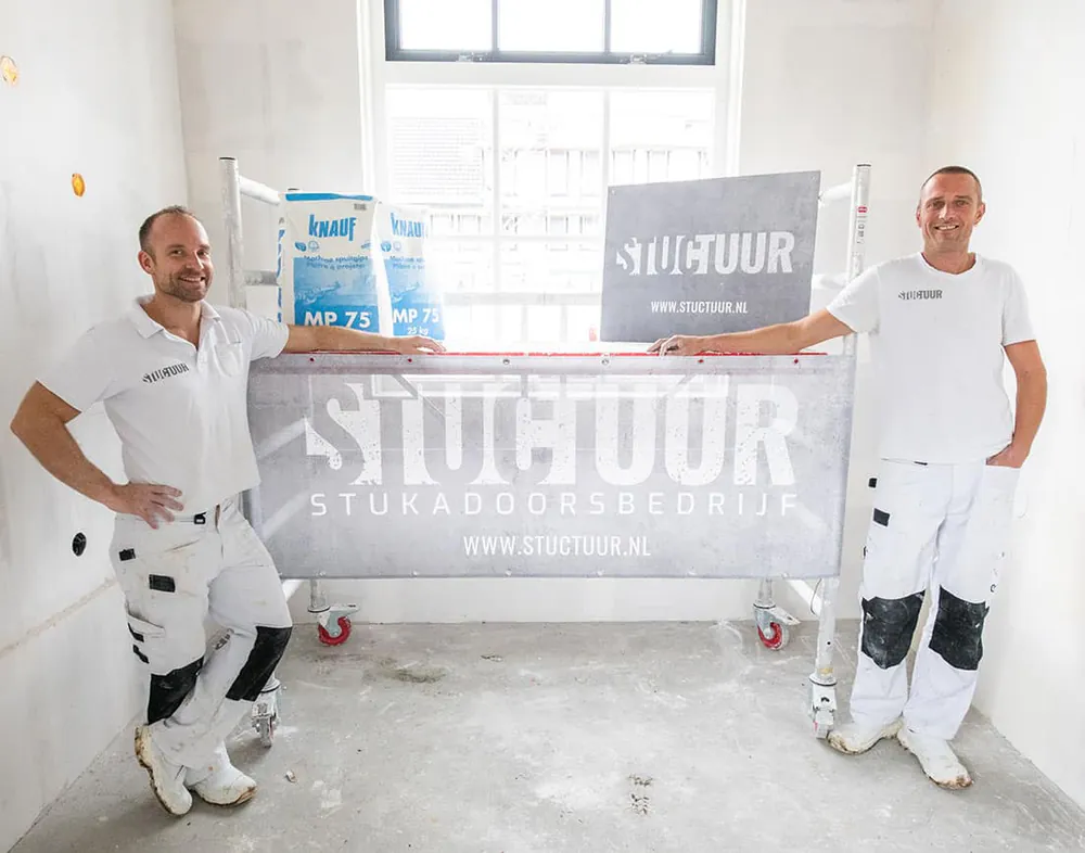Pieter-Jan en Gertjan van Stuctuur in een woning in afbouw